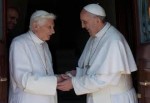 Papa Francesco insieme al Pontefice emerito Benedetto XVI